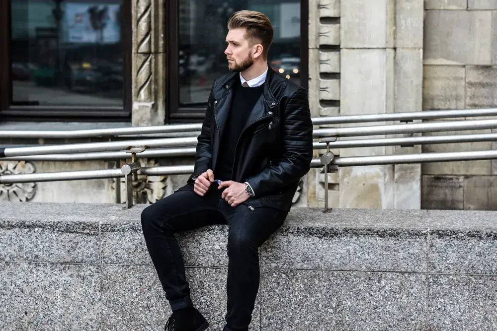 Modne stylizacje z czarną kurtką: Jak wyglądać świetnie w każdej sytuacji