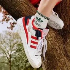Skarpety adidas damskie: 7 stylizacji, które Cię zaskoczą