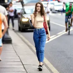 Joggery damskie w eleganckim wydaniu: jak je stylizować?