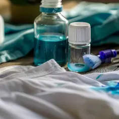 Skuteczne sposoby na zmycie markera z ubrania bez śladu