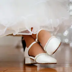 Buty na niskim obcasie na wesele: Elegancja i komfort w jednym