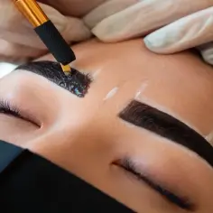 Henna na brwi – wszystko, co musisz wiedzieć o kosztach